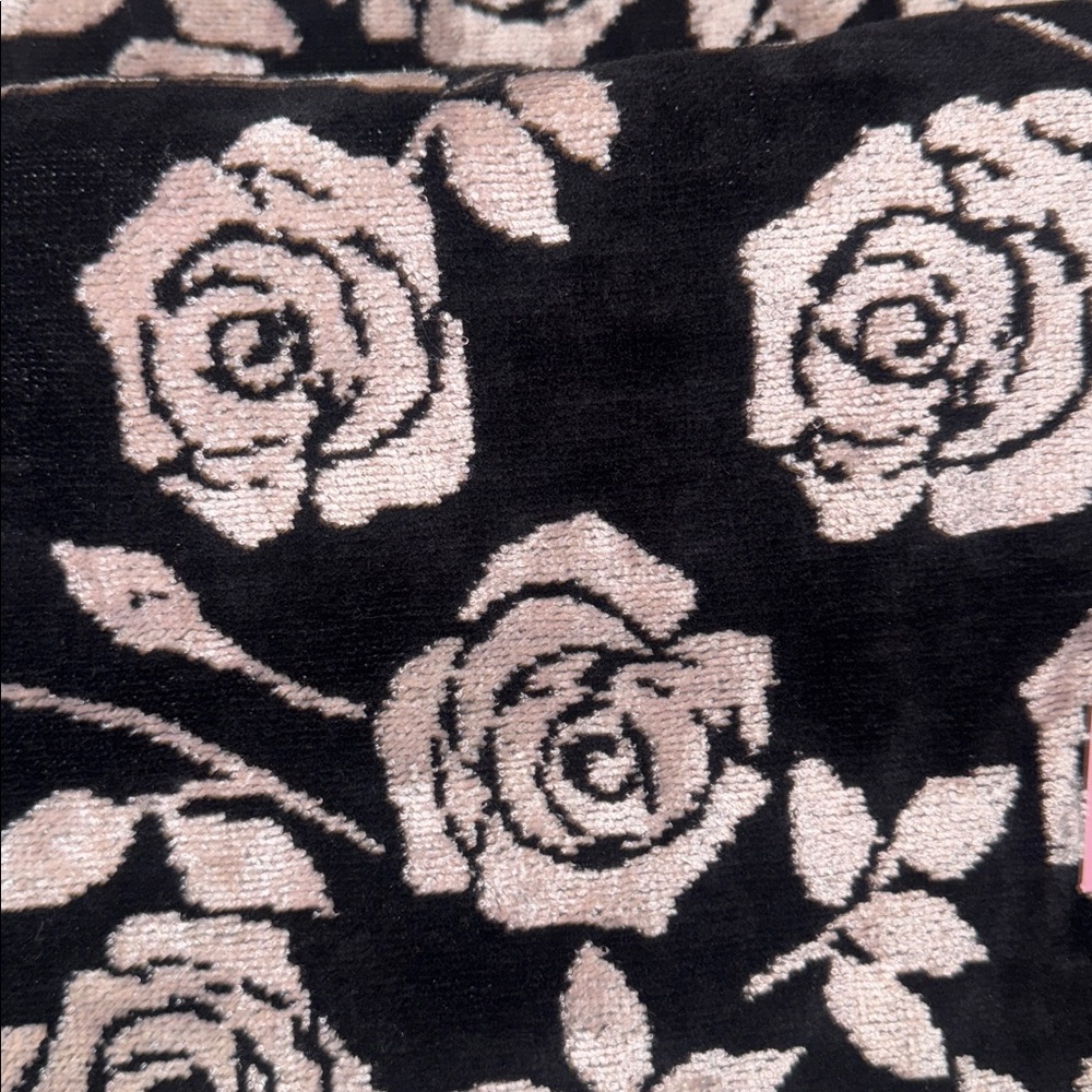 NWT Betsey Johnson 4 Pc Cotton/Viscose Bath Towels/Hand Towels Rose Garden Black - Picture 2 of 4